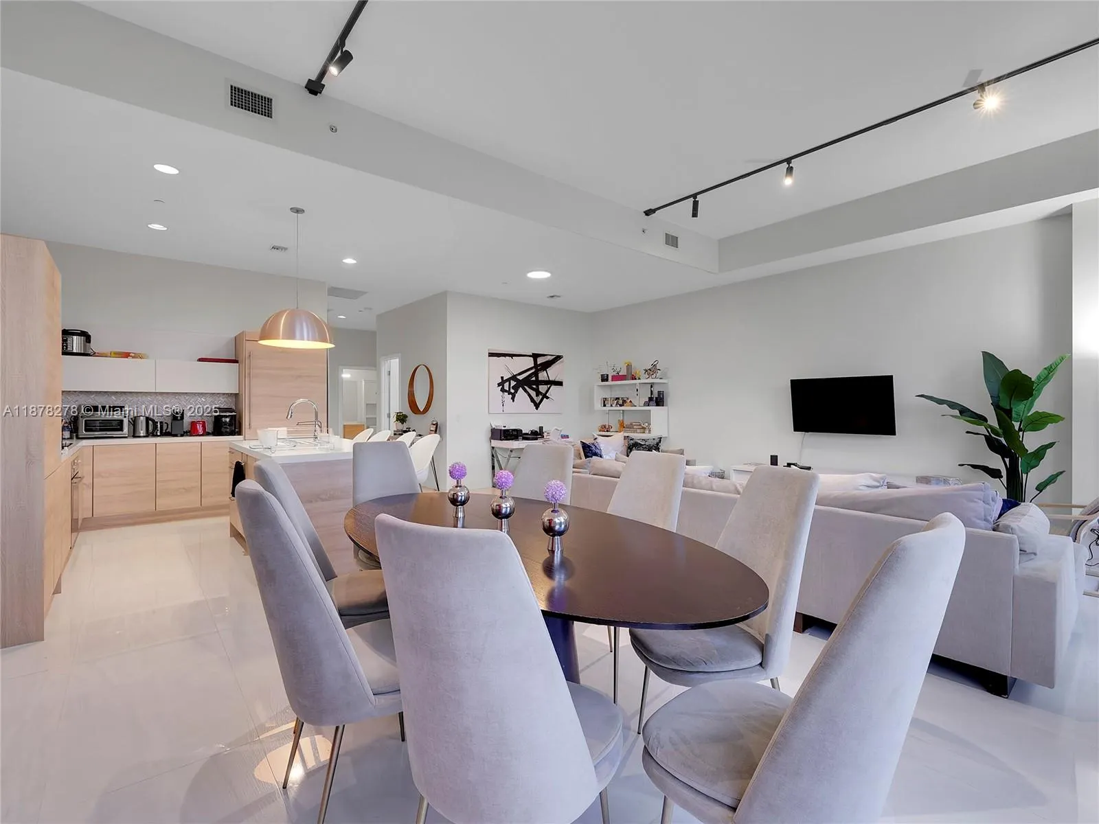 16385 Biscayne Blvd, #105