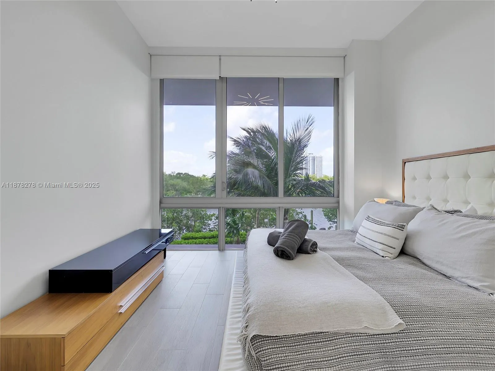 16385 Biscayne Blvd, #105