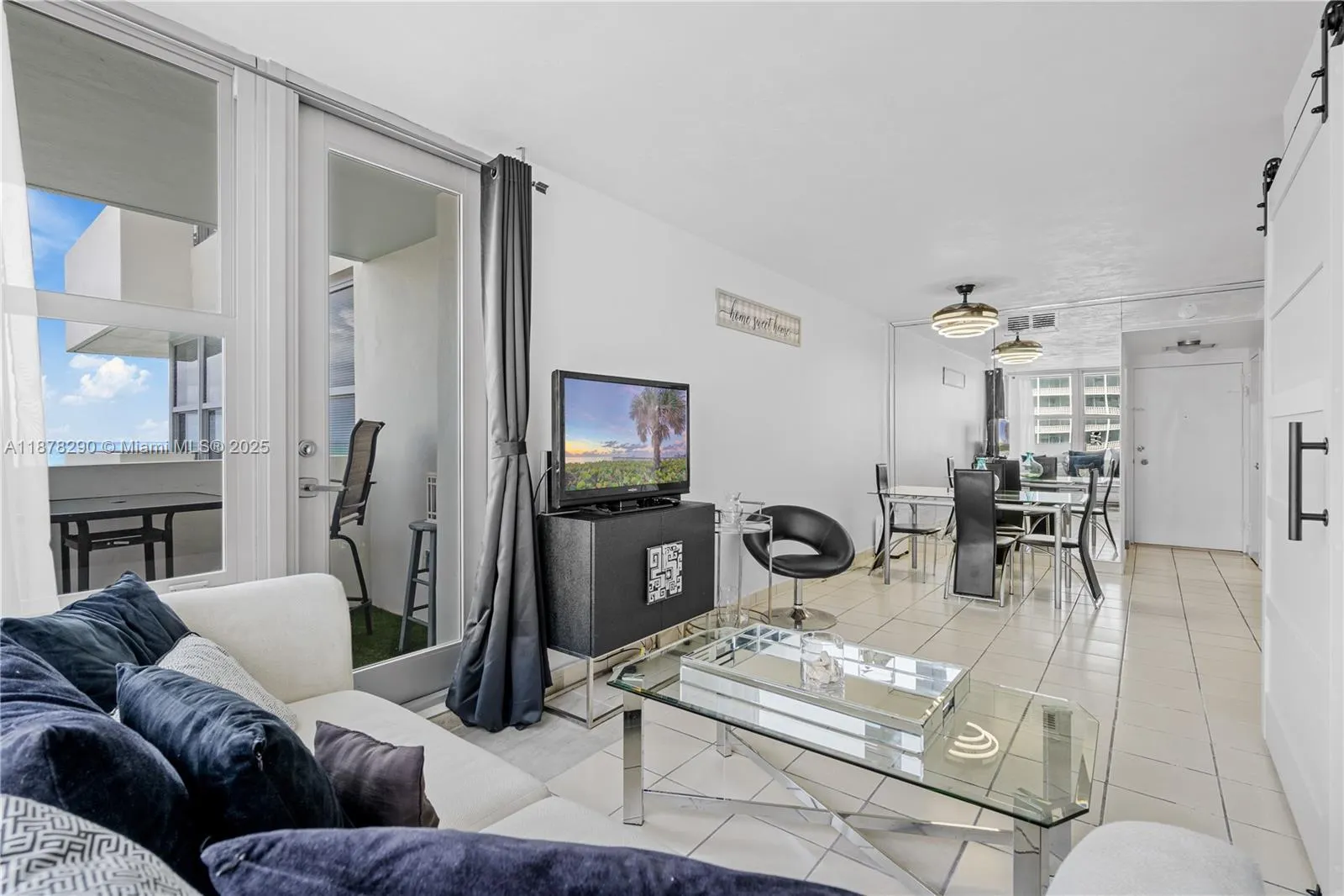 2899 Collins Ave, #1021