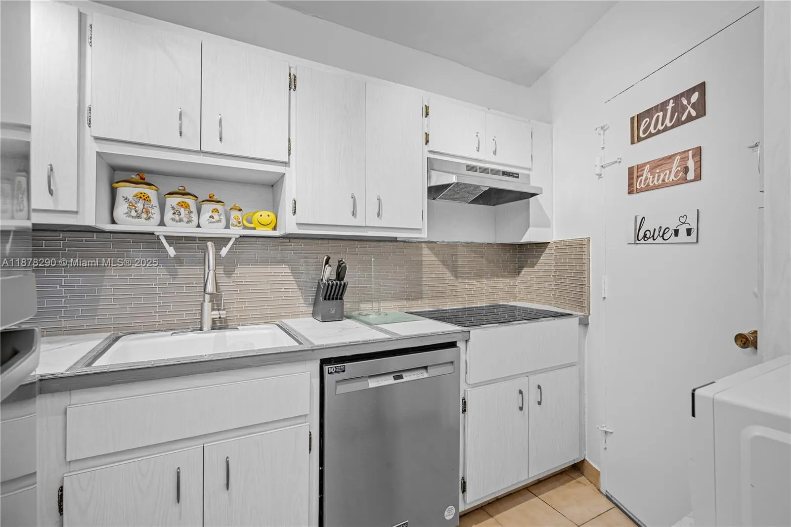 2899 Collins Ave, #1021