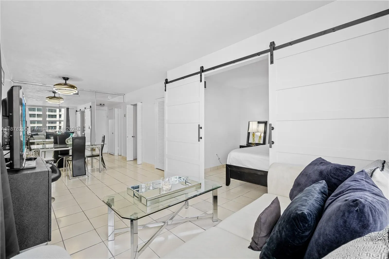 2899 Collins Ave, #1021