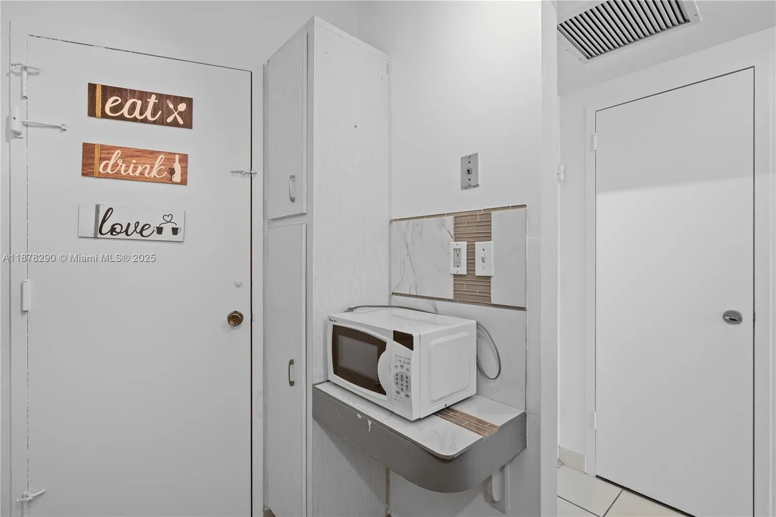 2899 Collins Ave, #1021