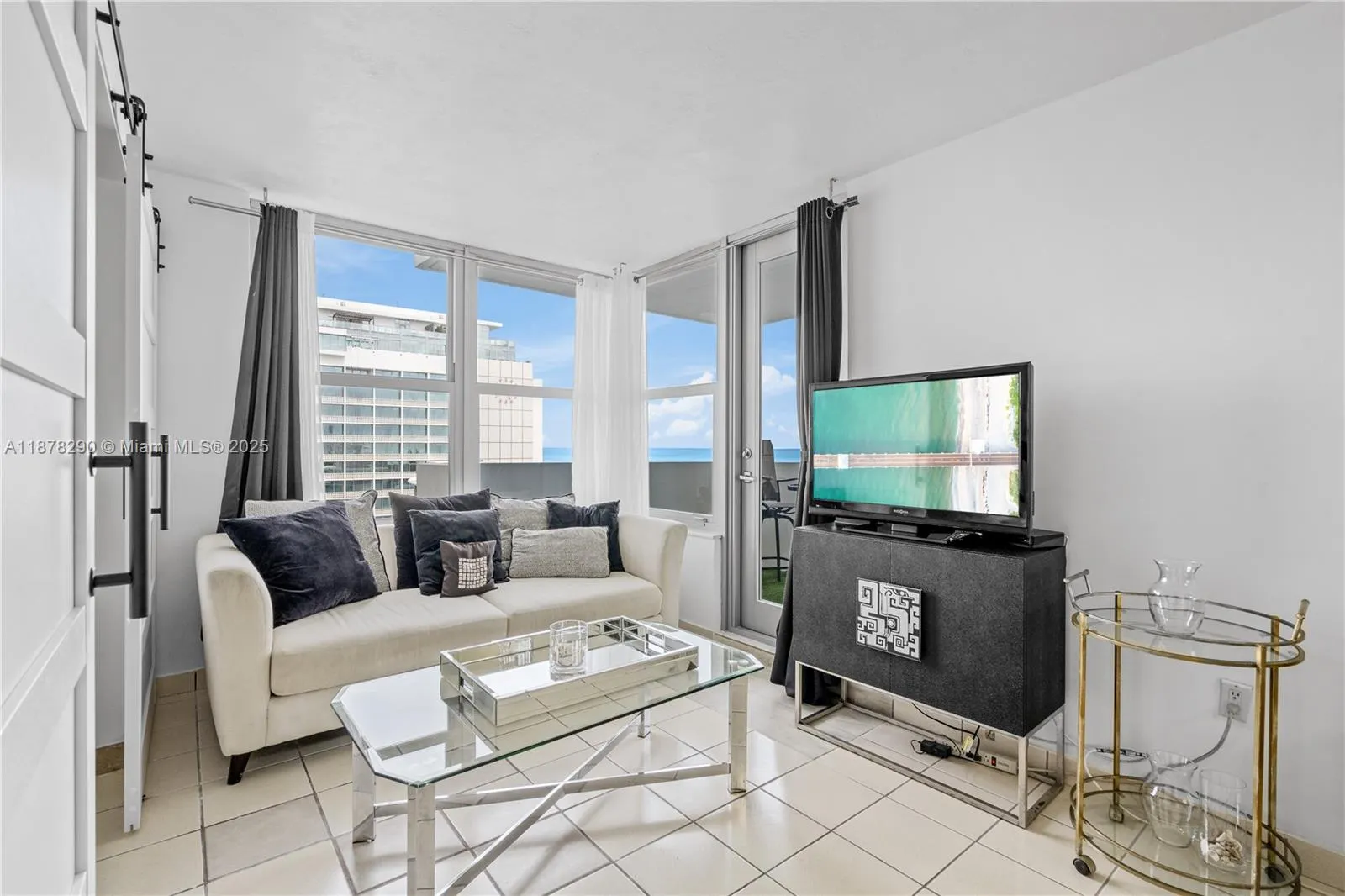 2899 Collins Ave, #1021