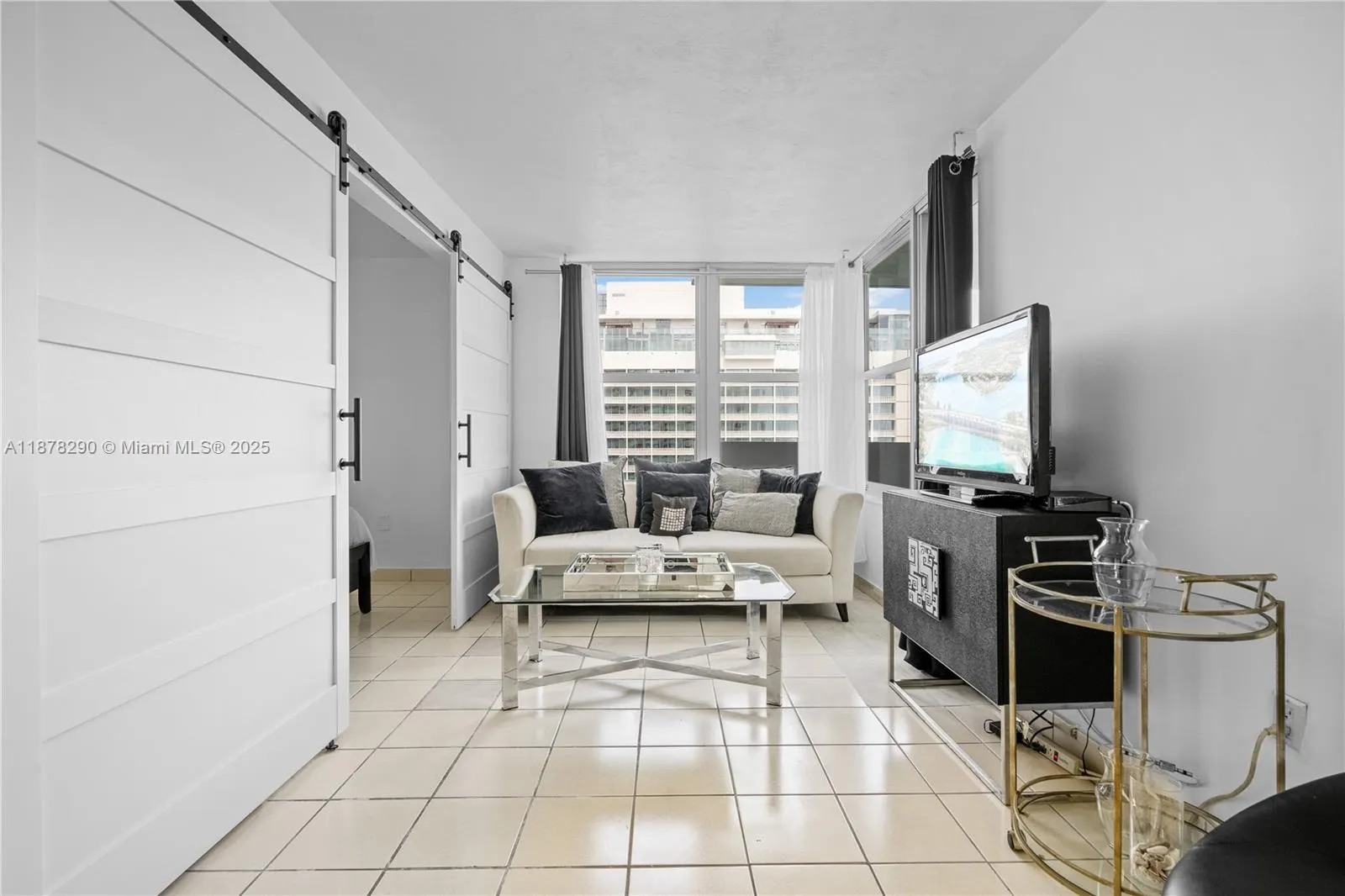 2899 Collins Ave, #1021