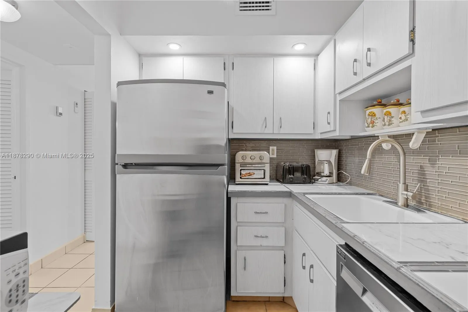 2899 Collins Ave, #1021