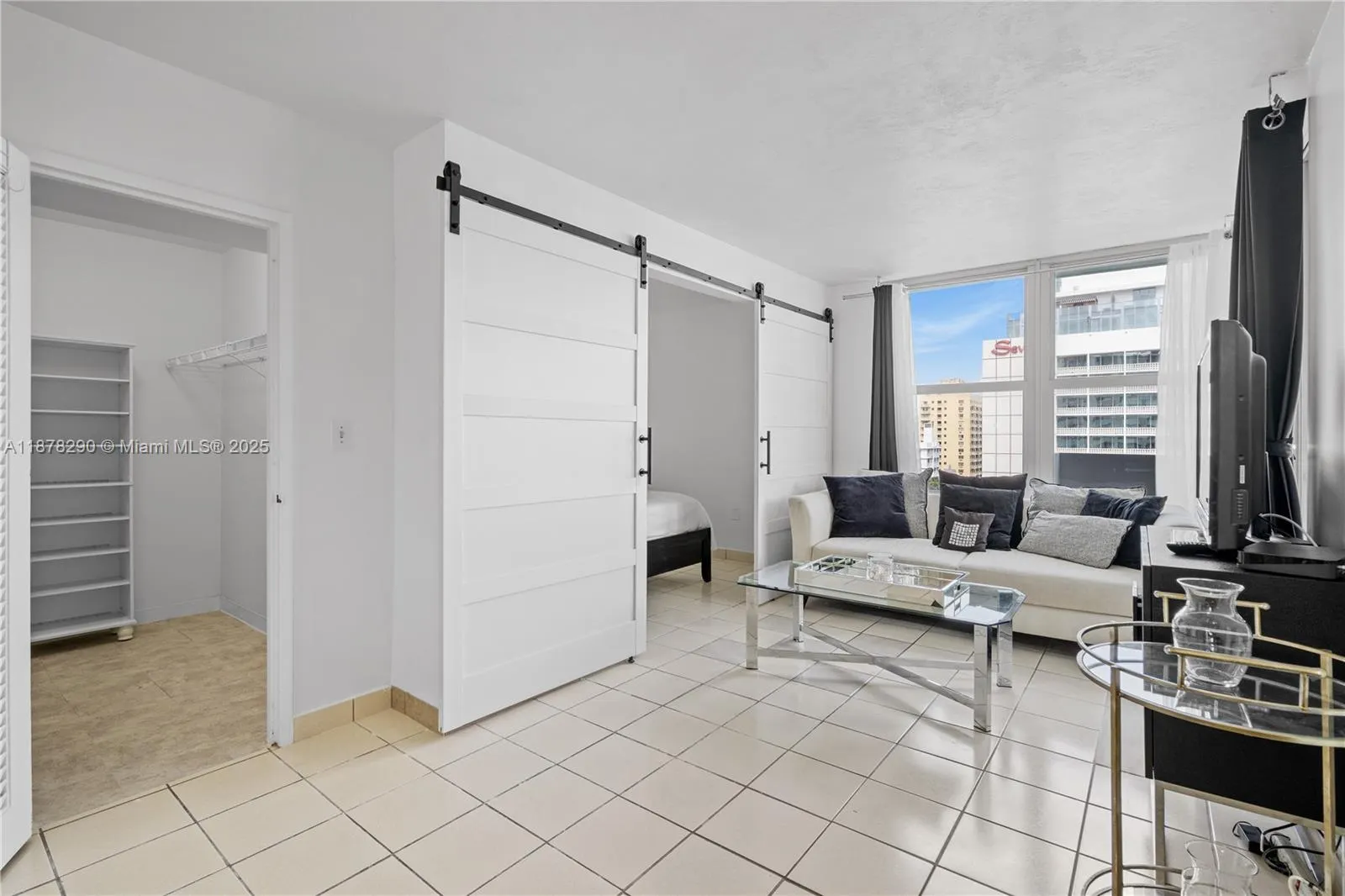 2899 Collins Ave, #1021