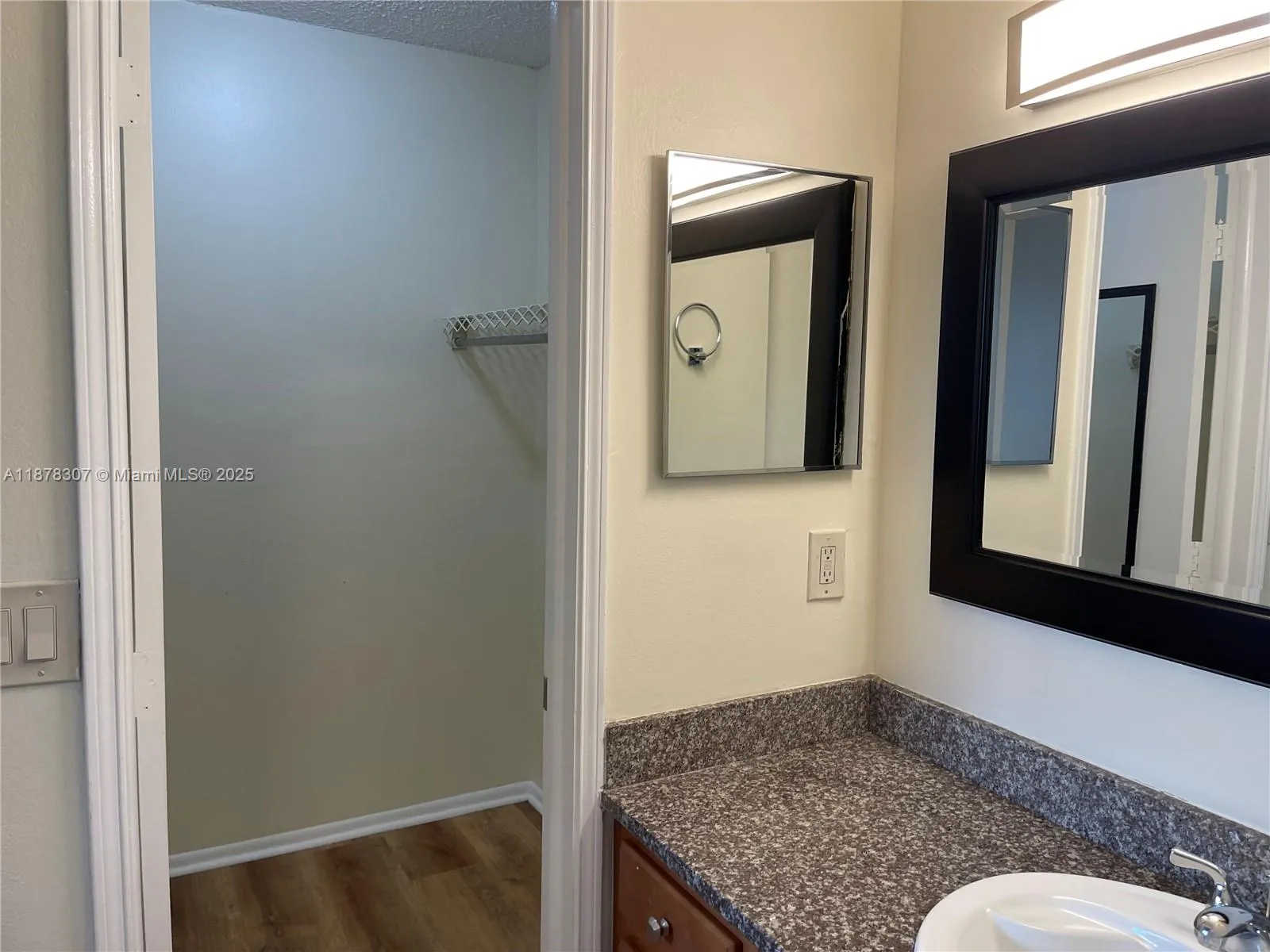 9461 Evergreen Pl, #403