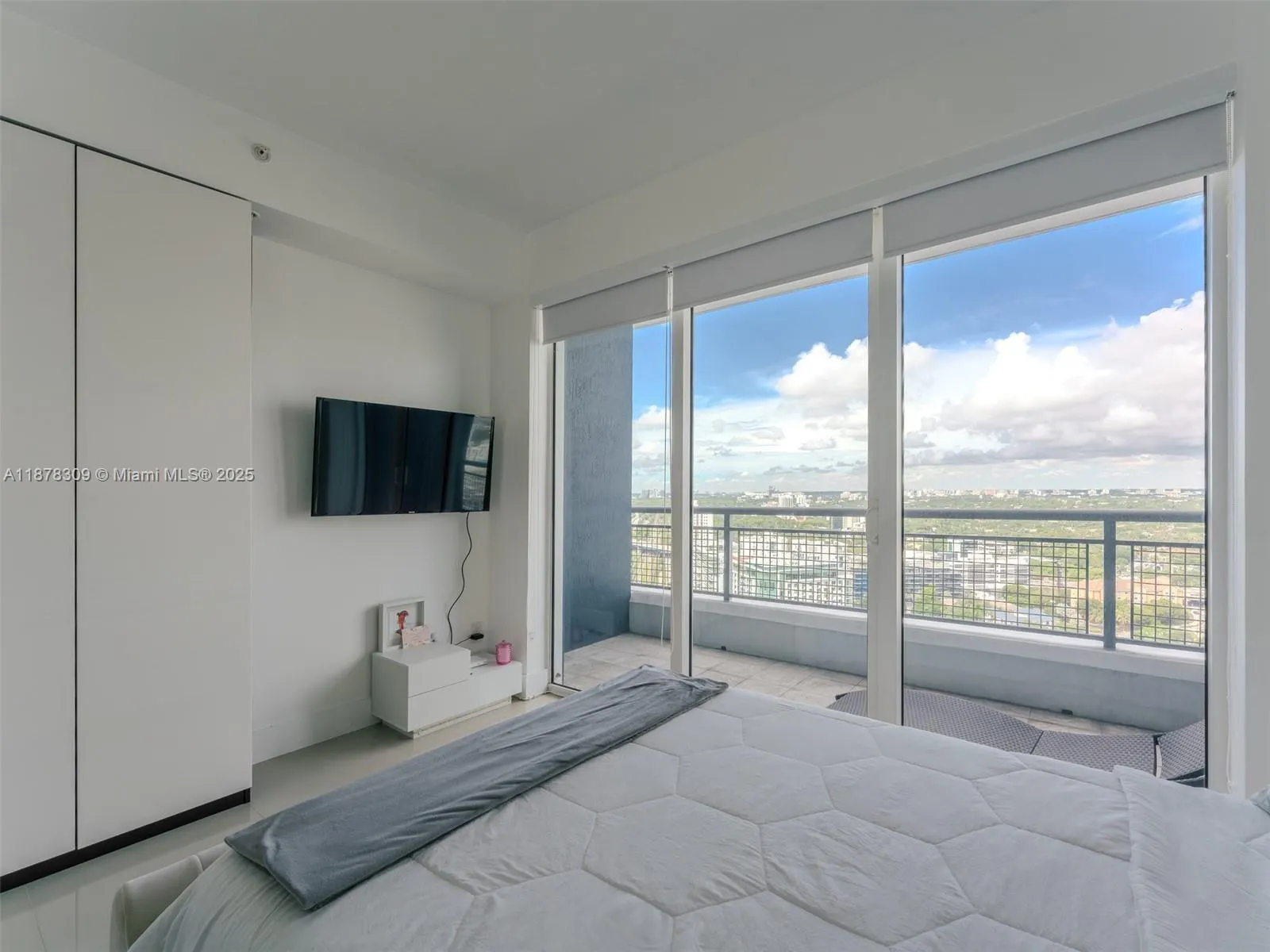 60 SW 13th St, #2211