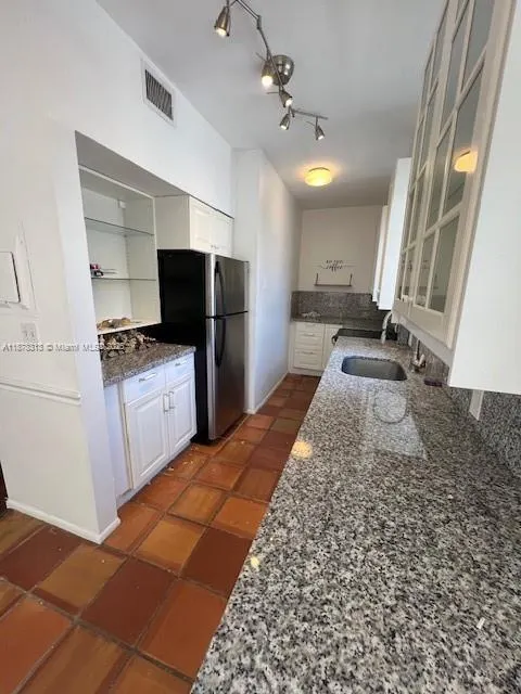 610 8th St, #203