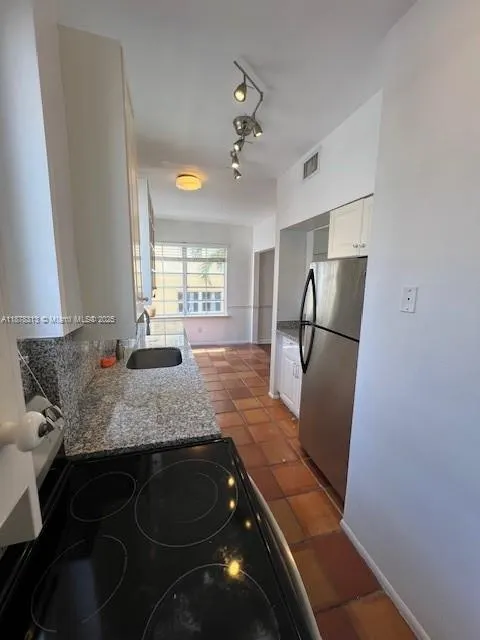 610 8th St, #203