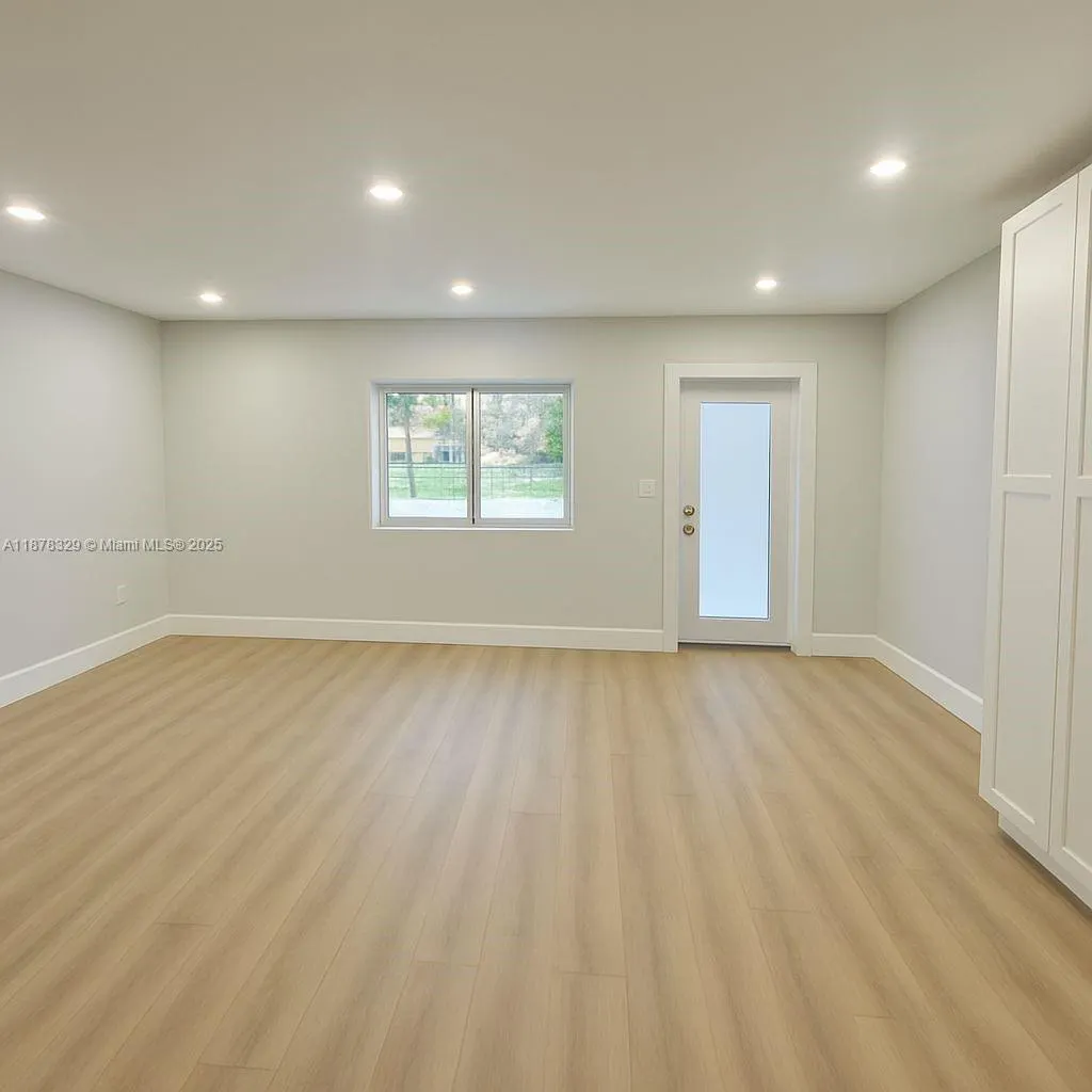 945 Sharazad Blvd