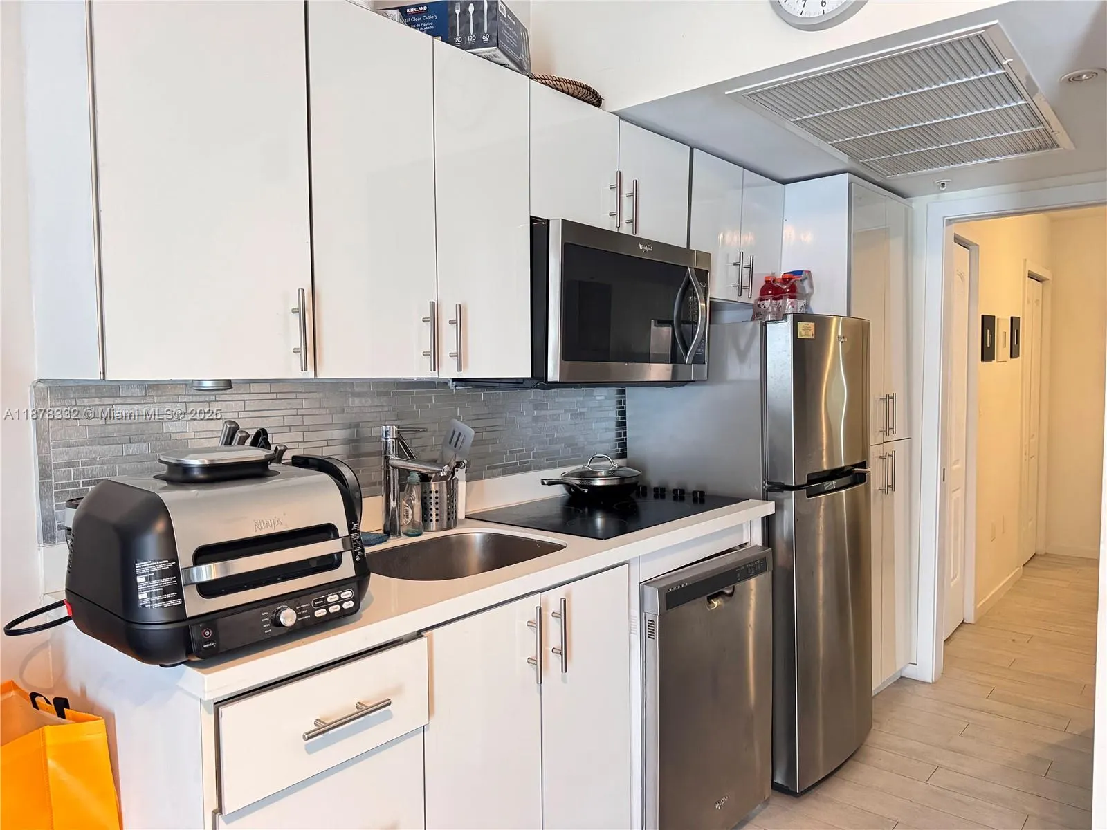 1601 Meridian Ave, #208