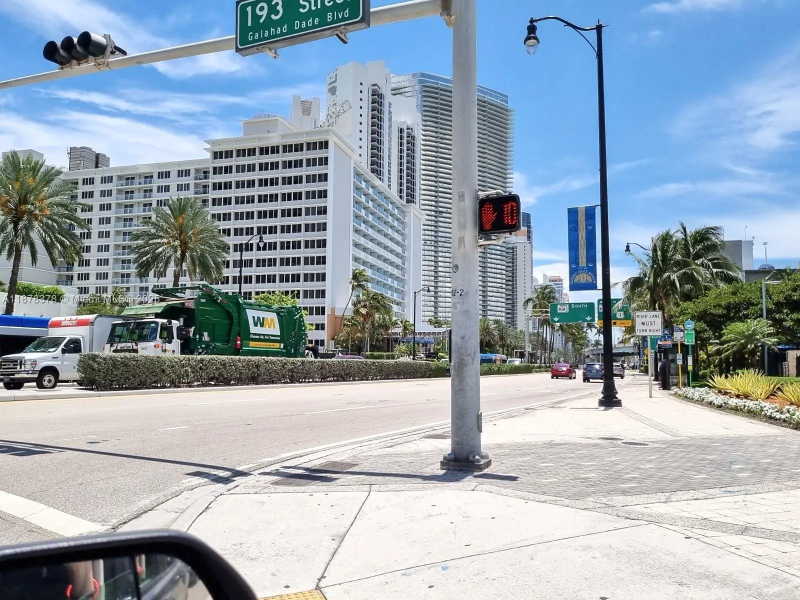19201 Collins Ave, #707