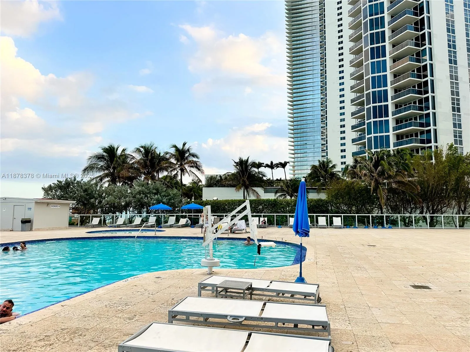 19201 Collins Ave, #707