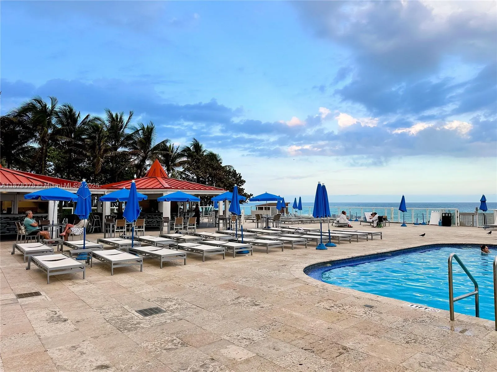 19201 Collins Ave, #707