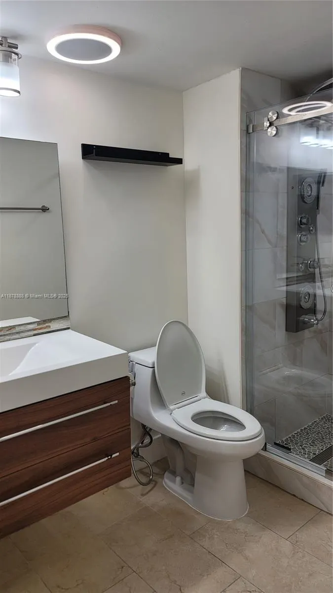 330 Racquet Club Rd, #204