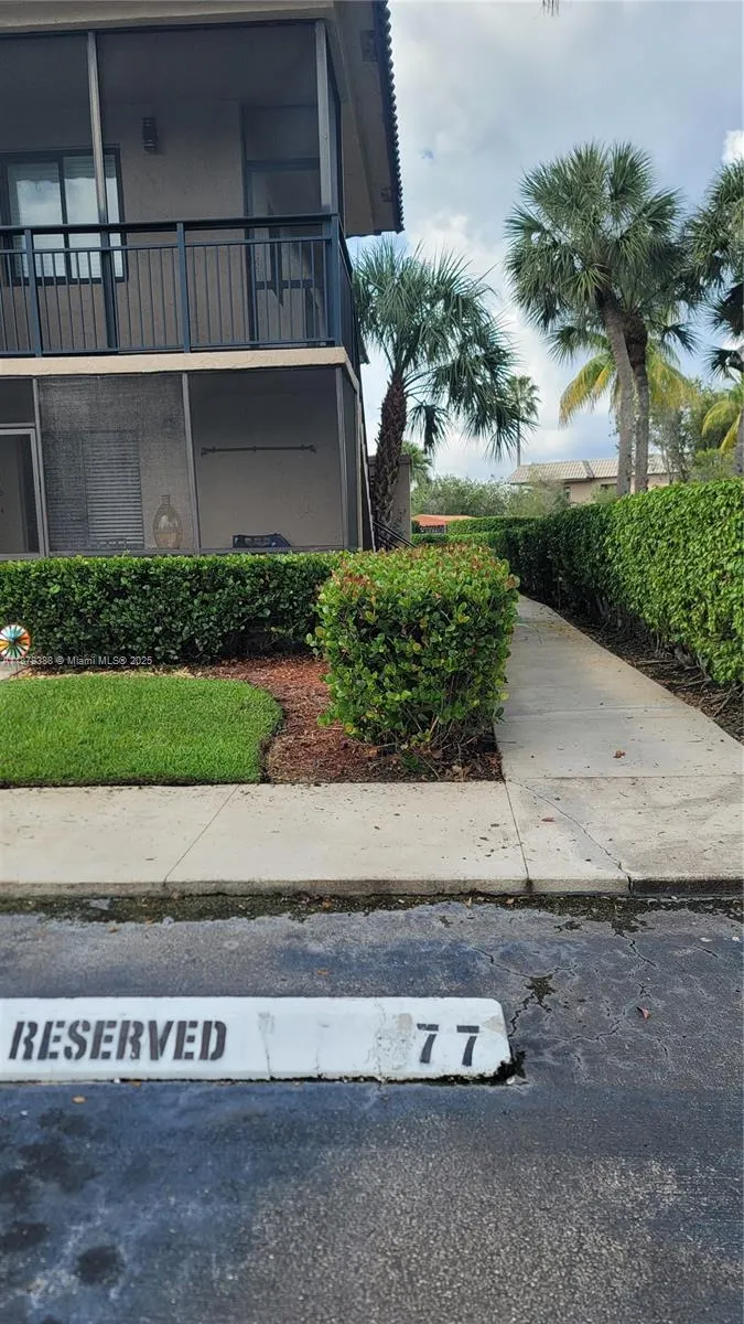 330 Racquet Club Rd, #204