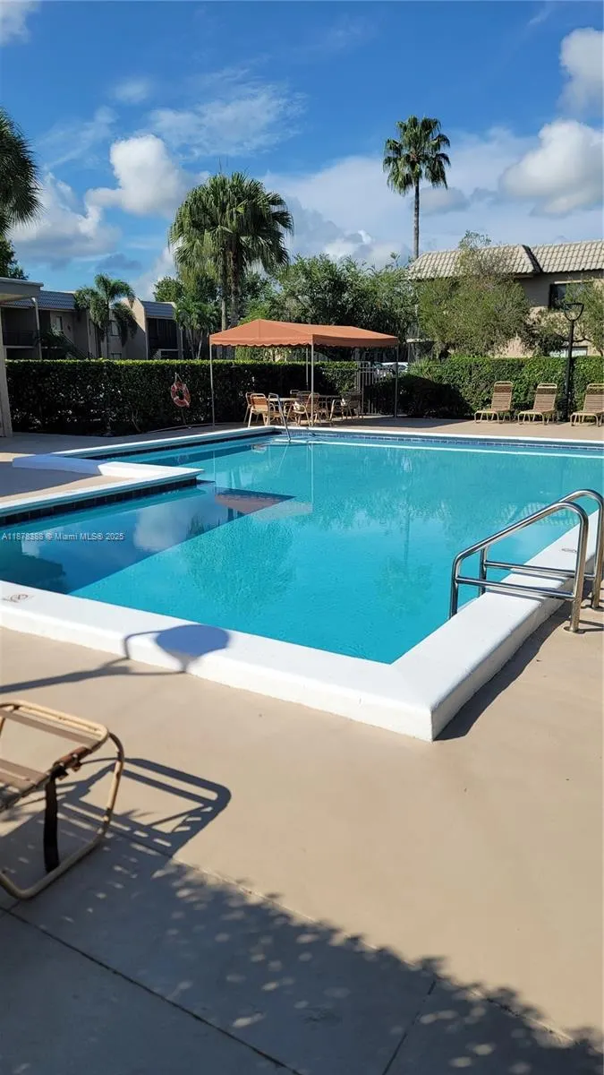 330 Racquet Club Rd, #204