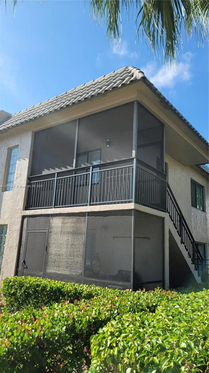 330 Racquet Club Rd, #204