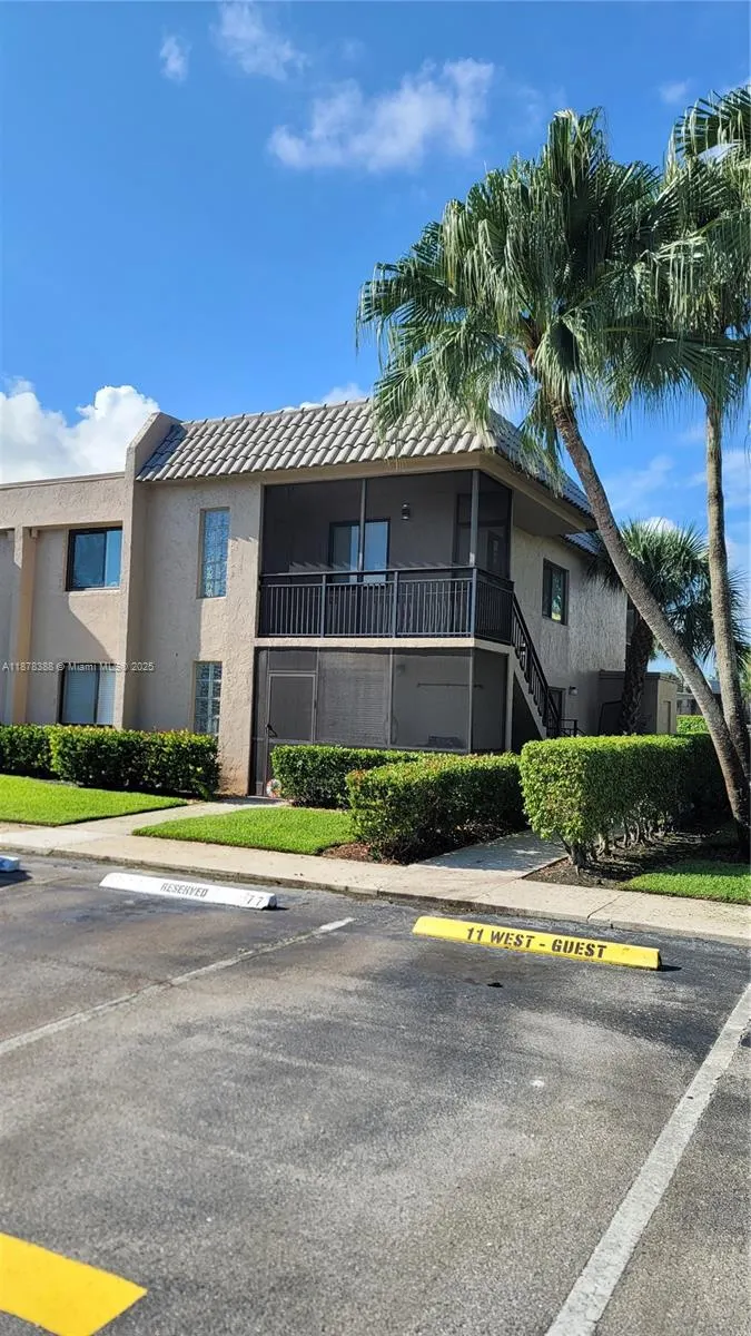 330 Racquet Club Rd, #204