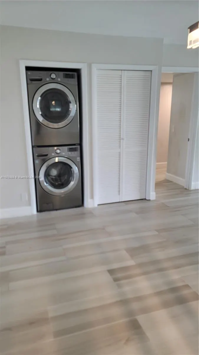 330 Racquet Club Rd, #204