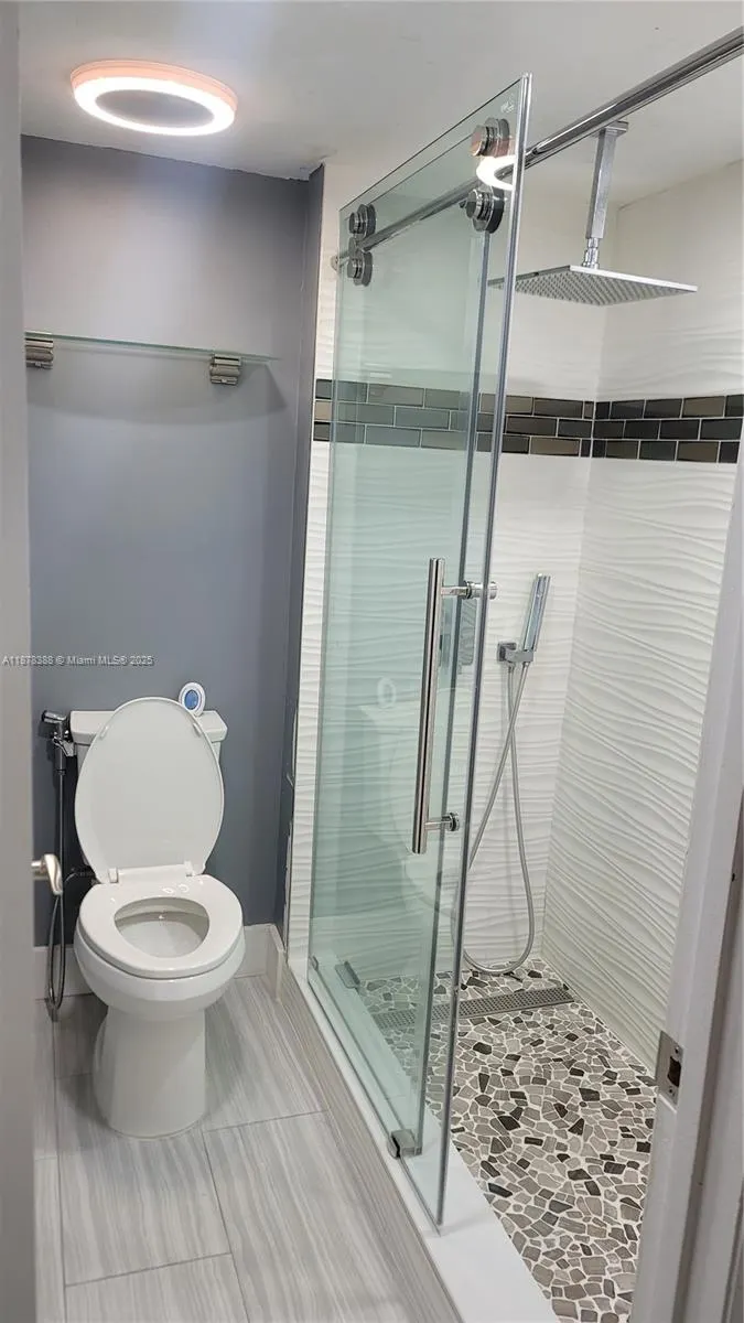 330 Racquet Club Rd, #204