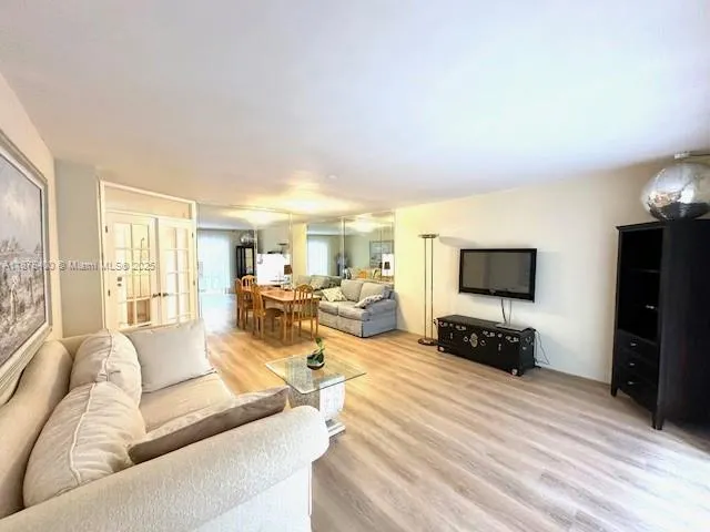 500 NE 14th Ave, #204