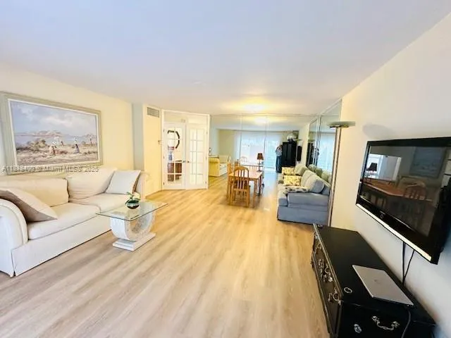 500 NE 14th Ave, #204