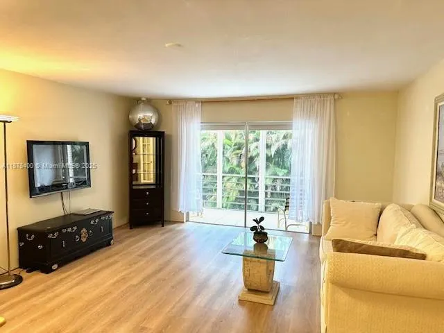 500 NE 14th Ave, #204