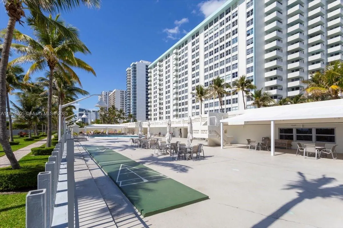 2899 Collins Ave, #1104