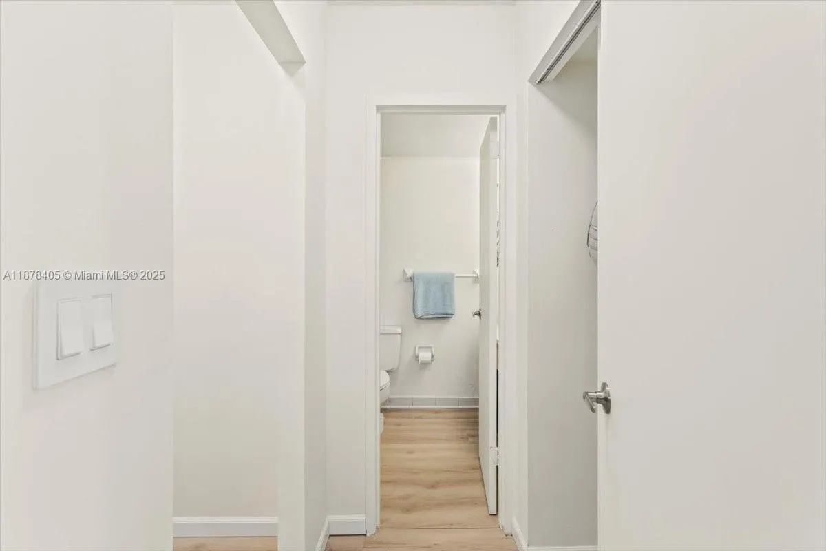 2899 Collins Ave, #1104