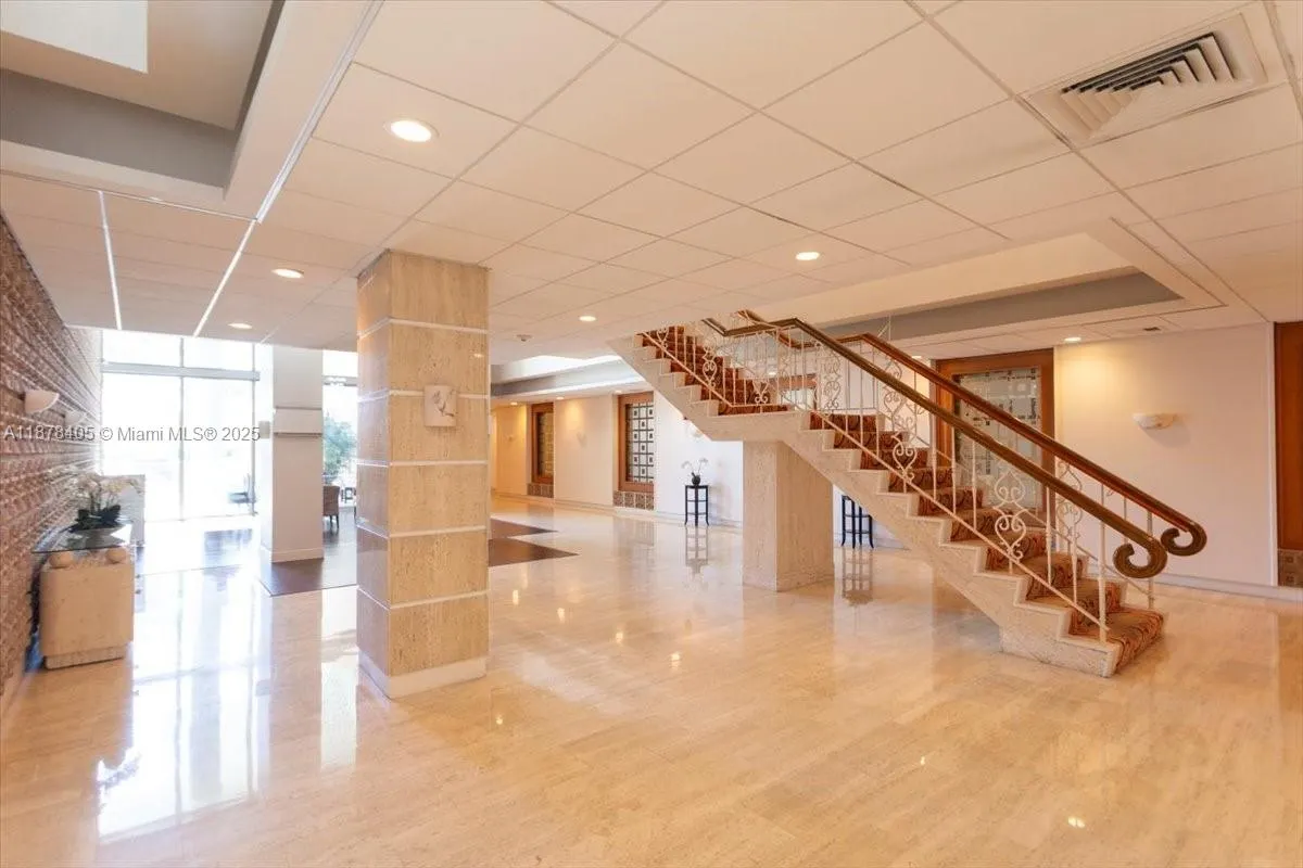 2899 Collins Ave, #1104