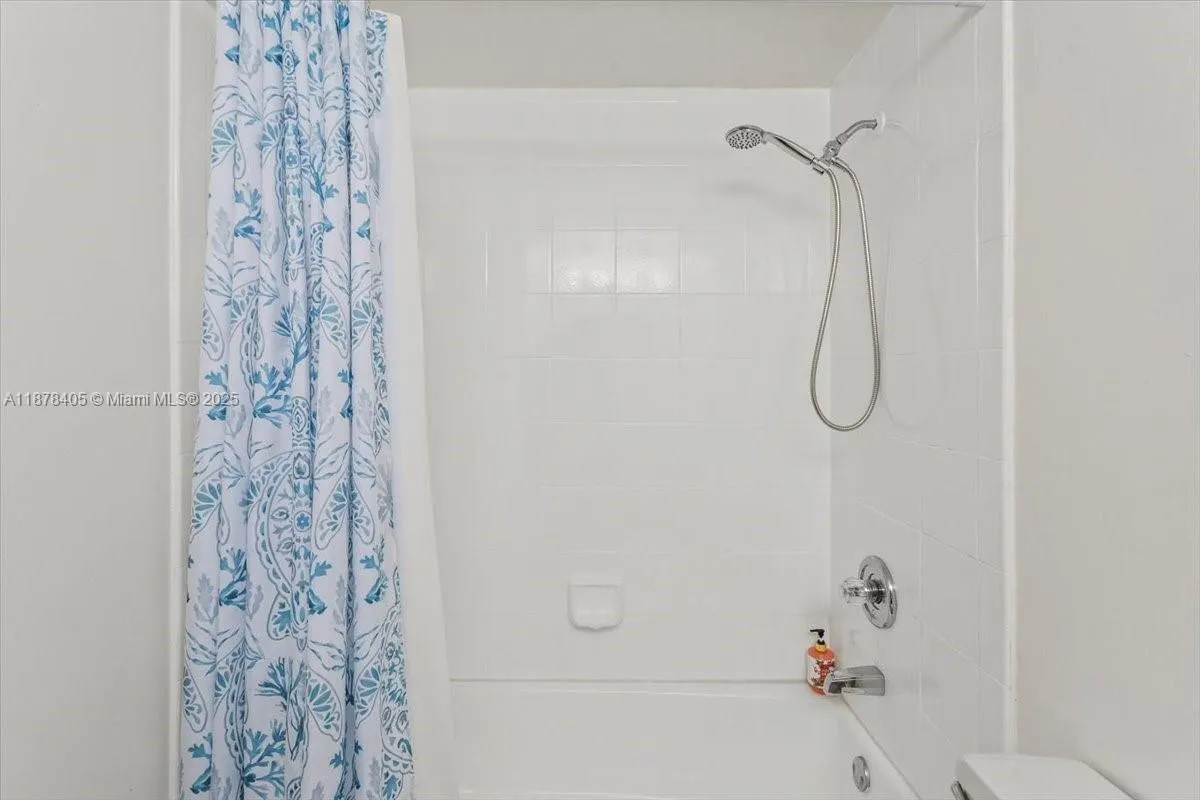 2899 Collins Ave, #1104