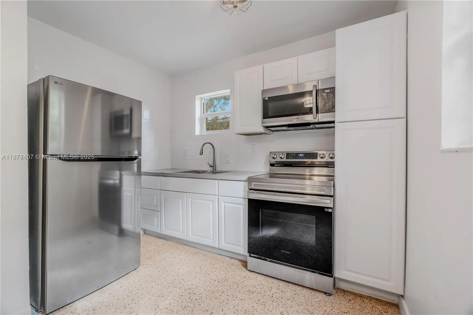 421 SW 9th St, #2