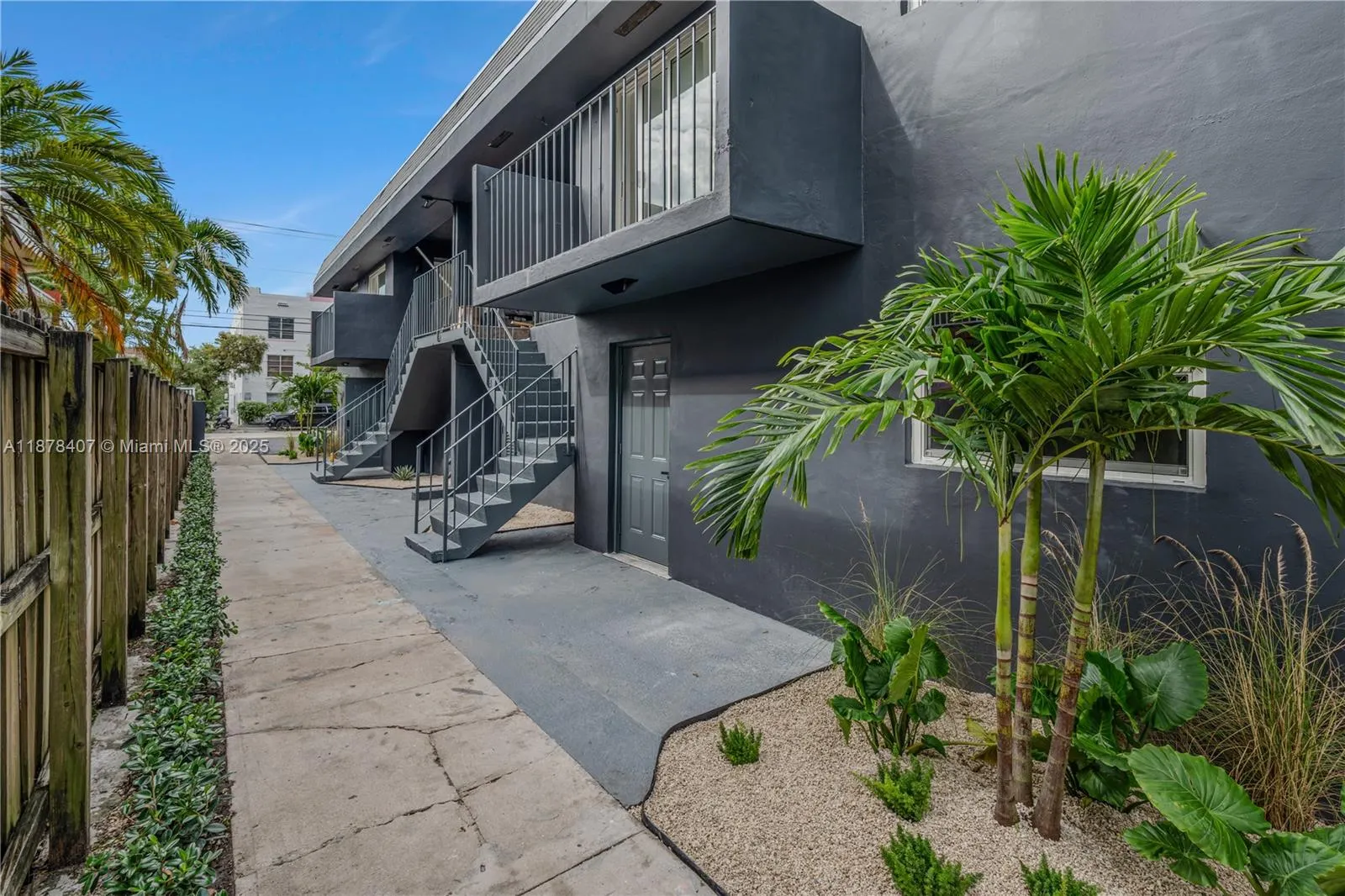 421 SW 9th St, #2