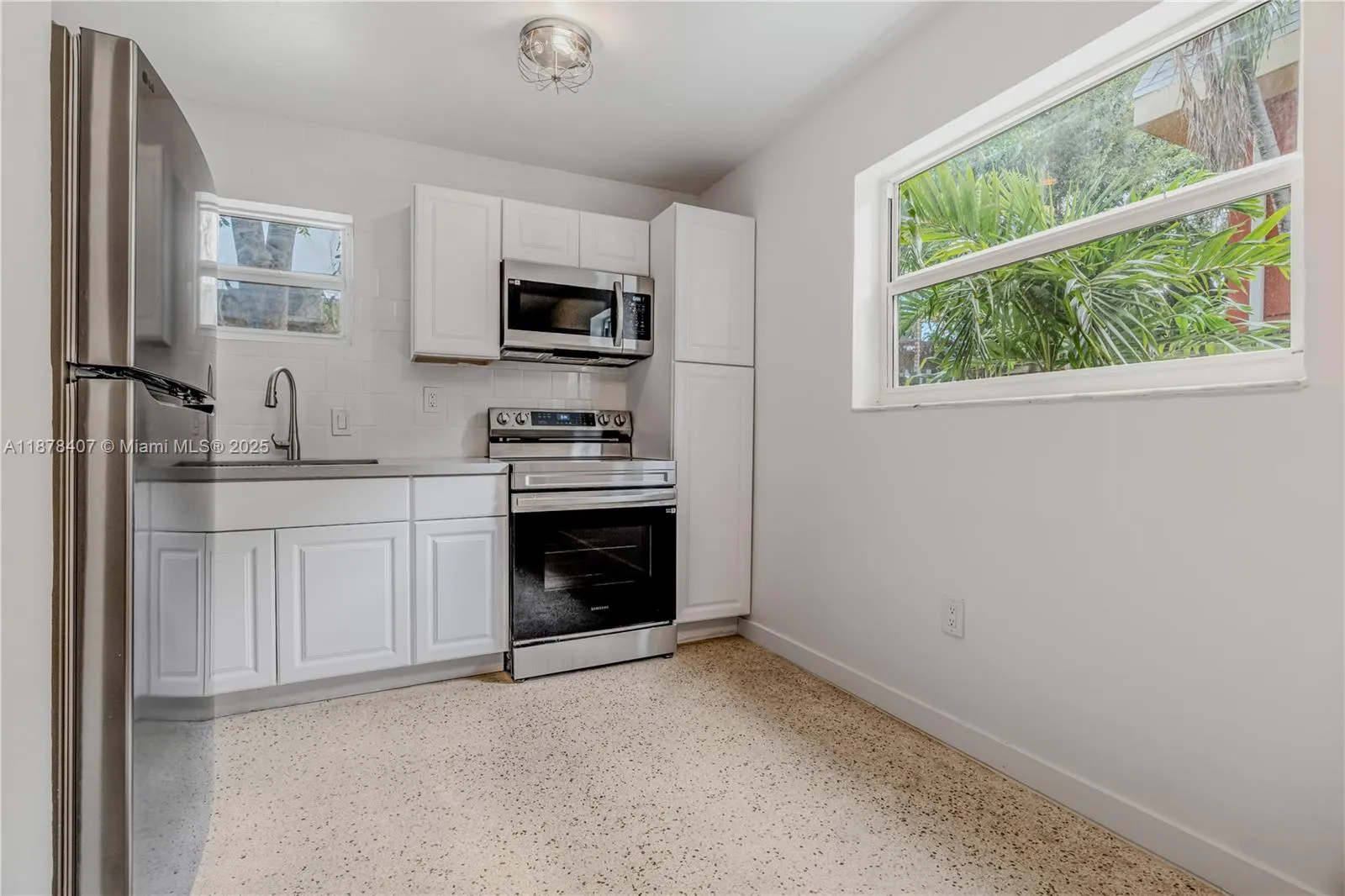 421 SW 9th St, #2