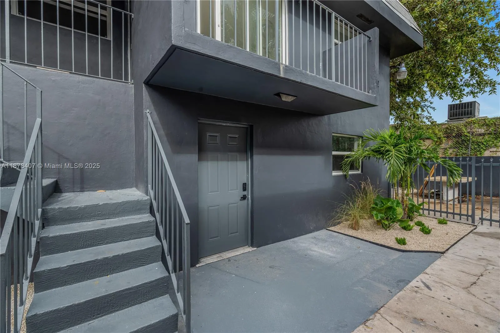 421 SW 9th St, #2