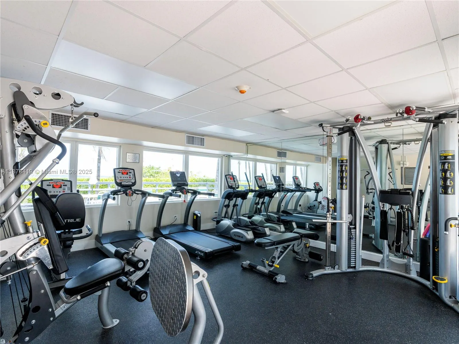 5005 Collins Ave, #1105