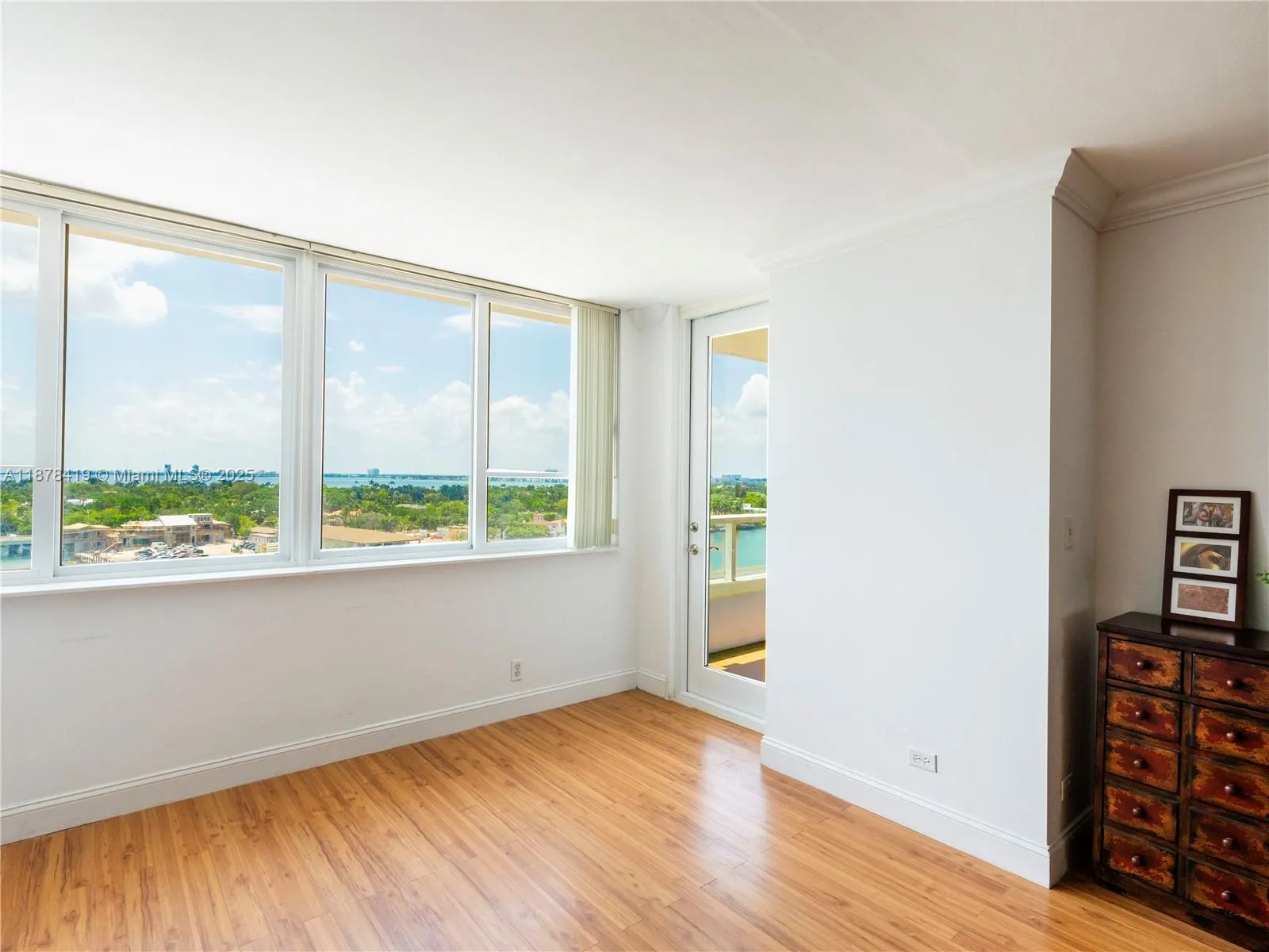 5005 Collins Ave, #1105