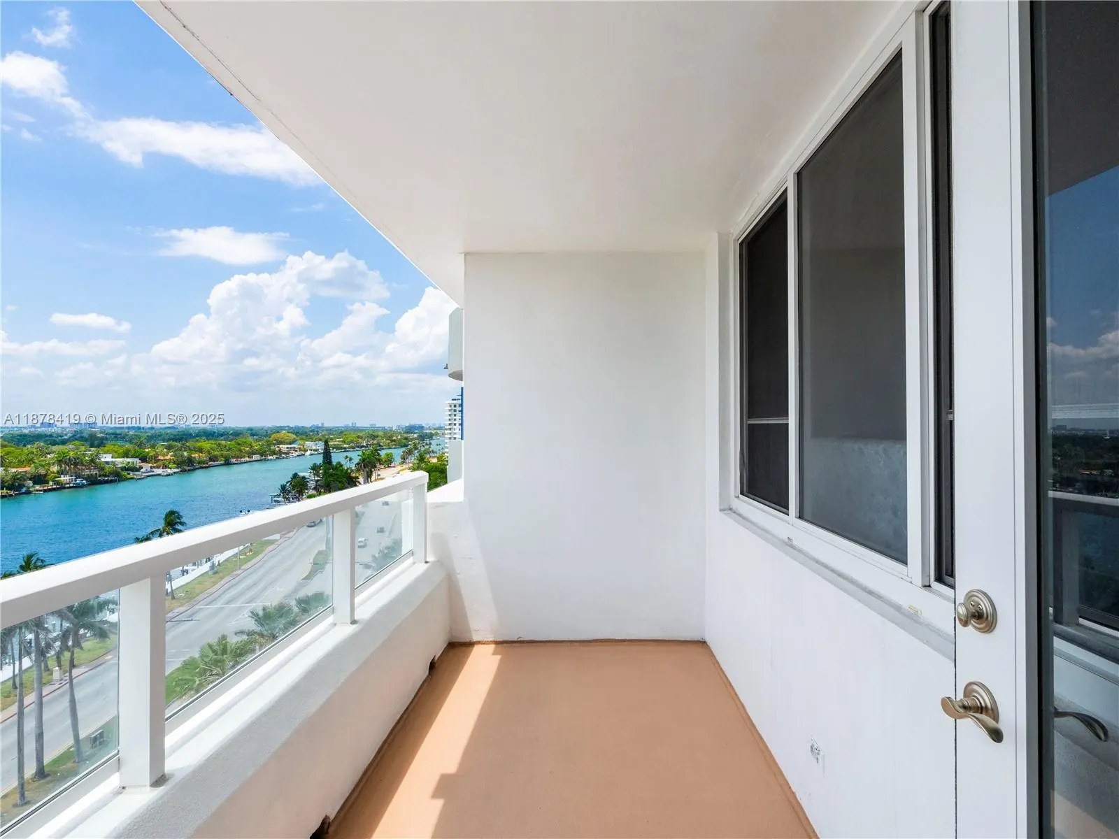 5005 Collins Ave, #1105
