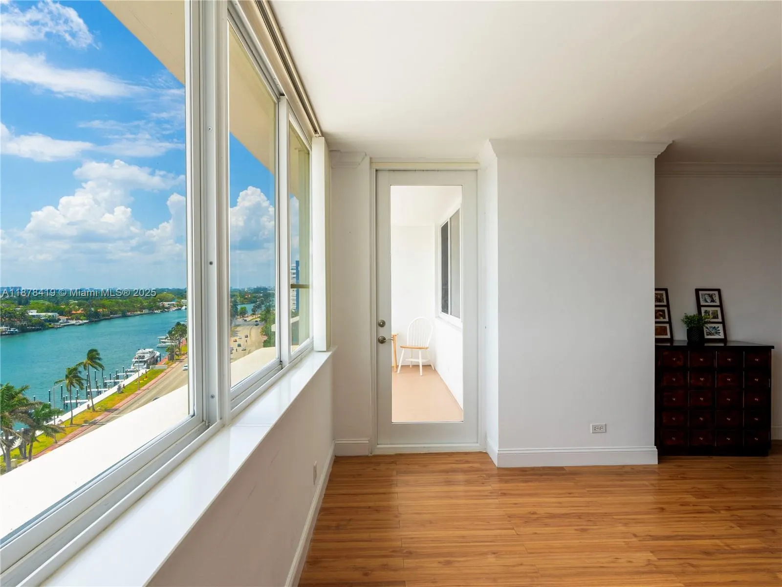 5005 Collins Ave, #1105