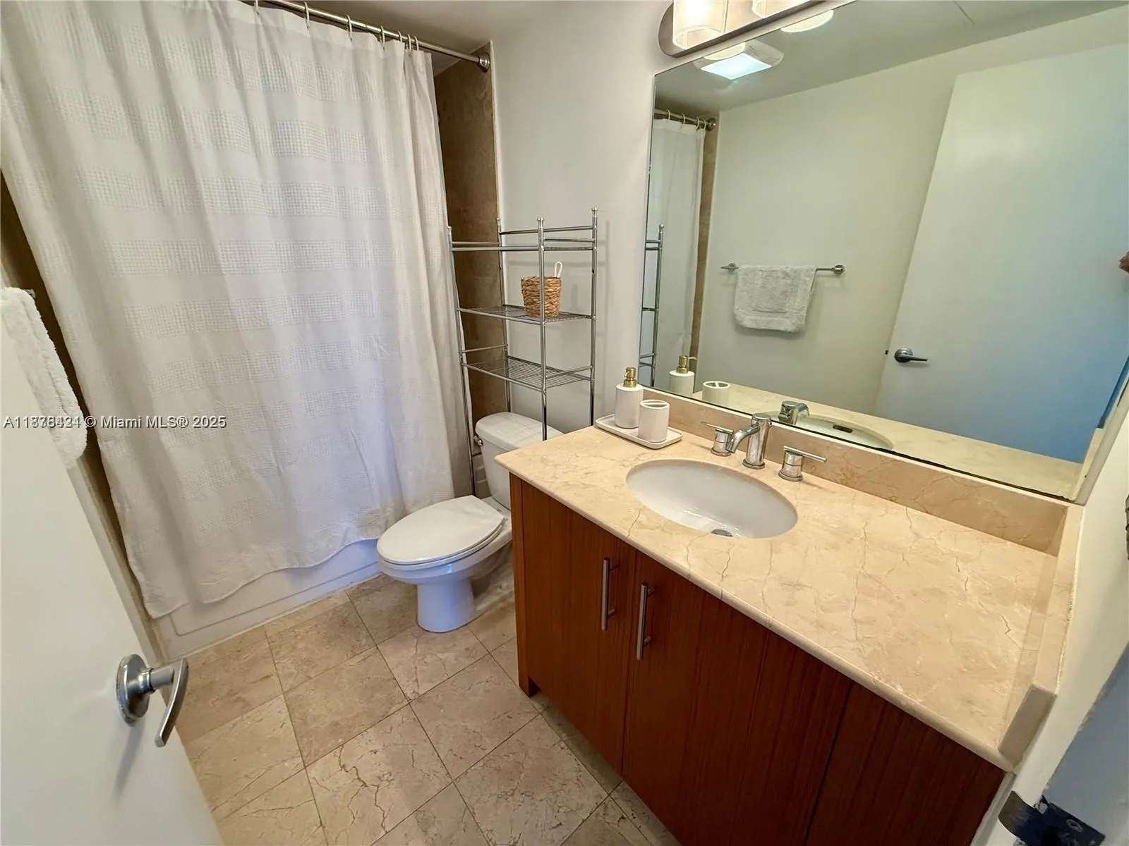 10275 Collins Ave, #323