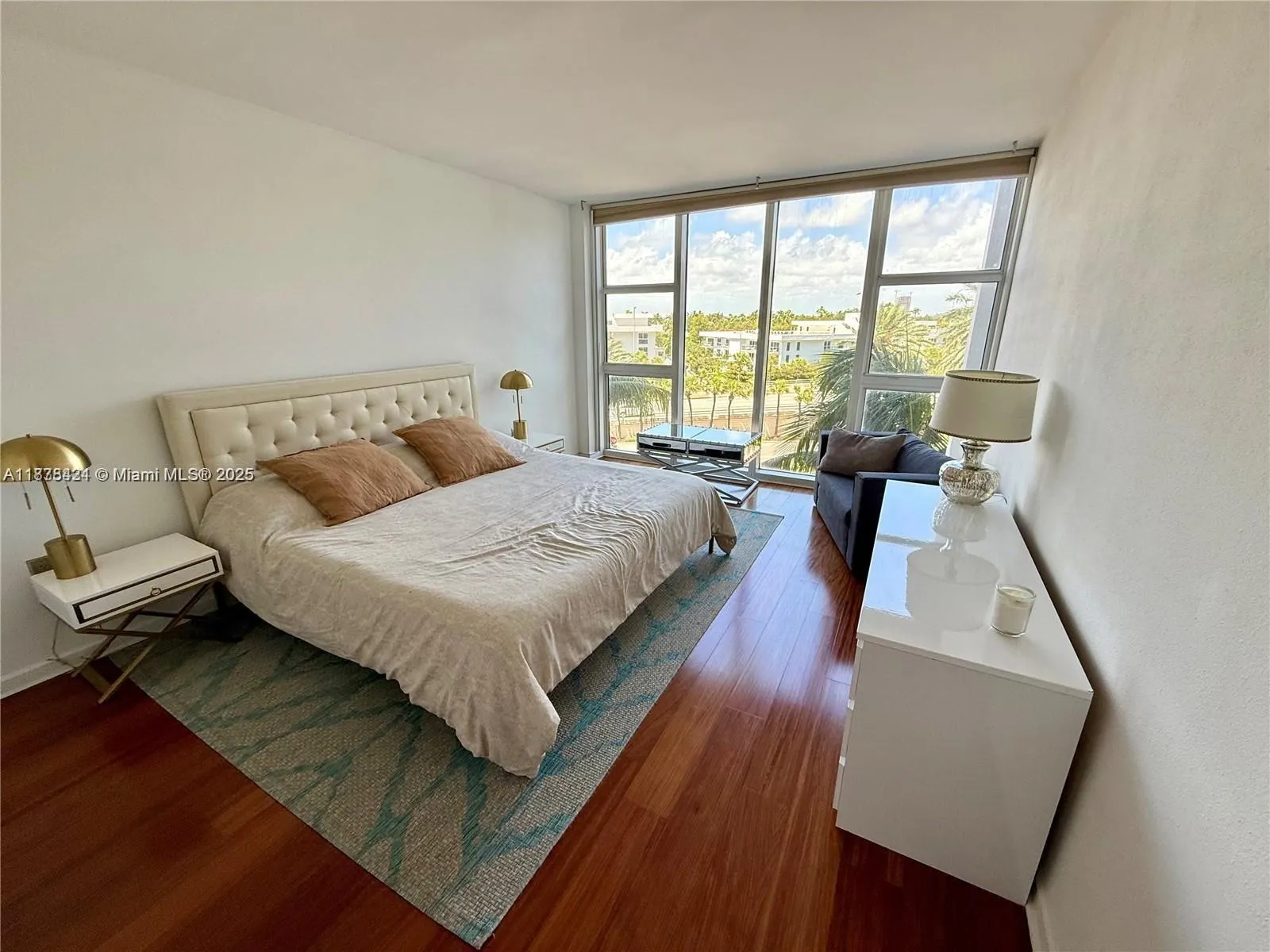 10275 Collins Ave, #323