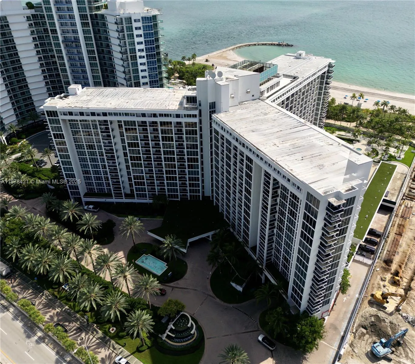 10275 Collins Ave, #323