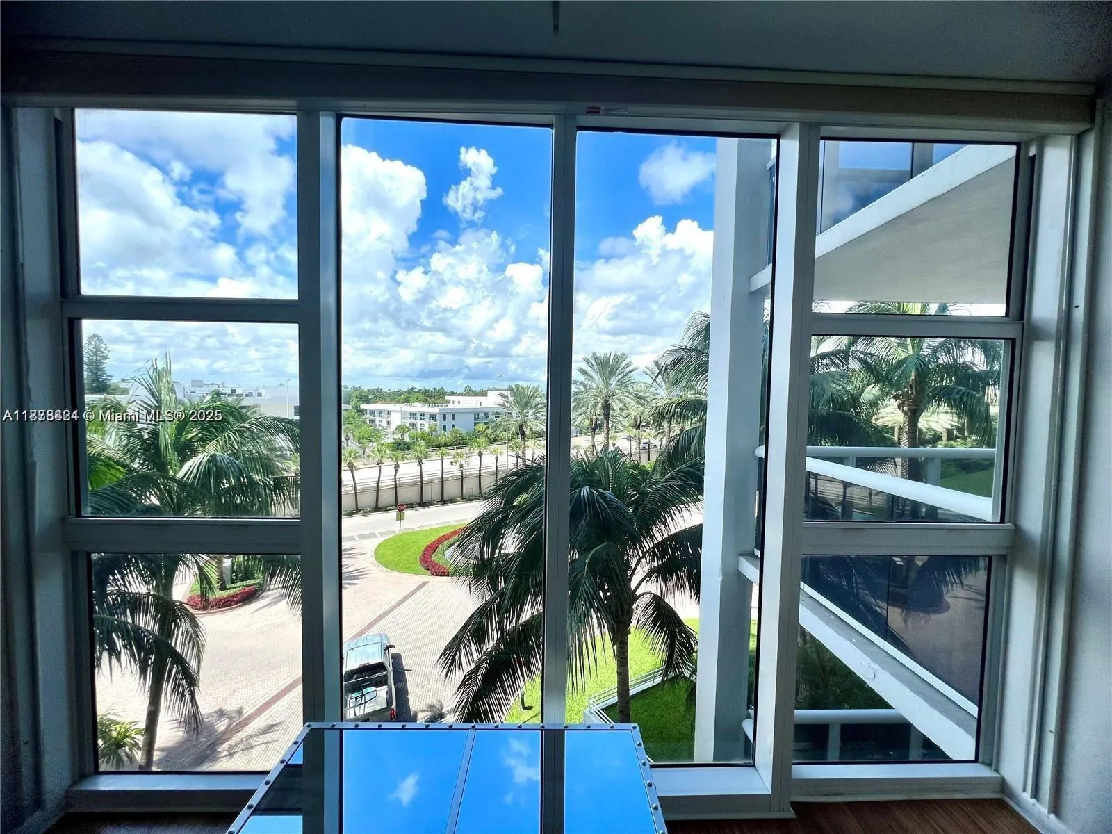 10275 Collins Ave, #323