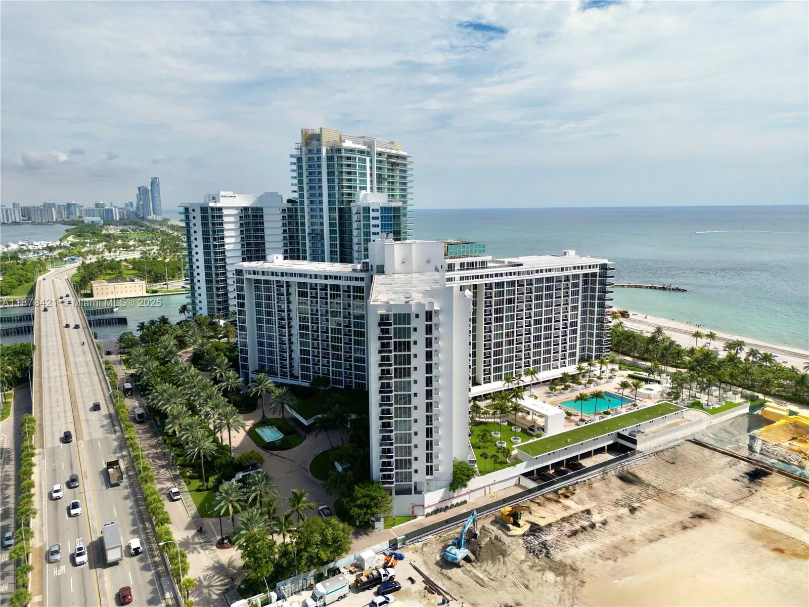 10275 Collins Ave, #323