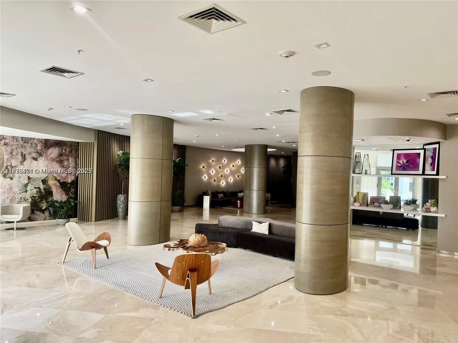 10275 Collins Ave, #323