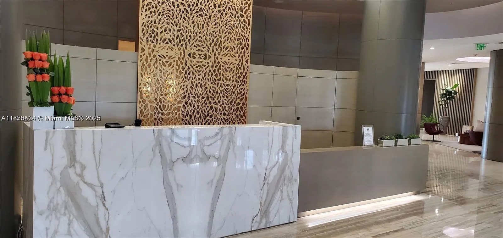 10275 Collins Ave, #323