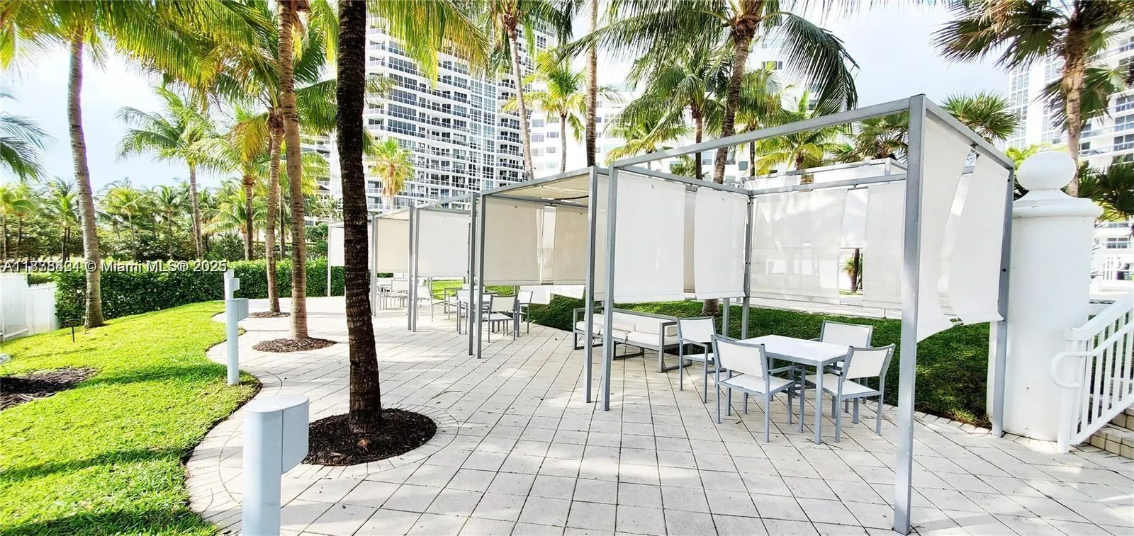 10275 Collins Ave, #323