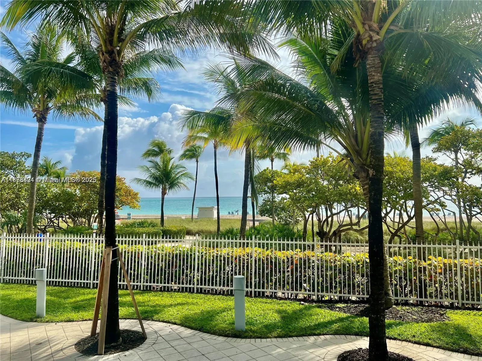 10275 Collins Ave, #323